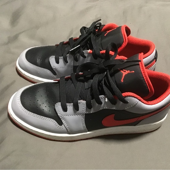 Nike Air Jordan size 6, almost new. Barely worn - Picture 1 of 6